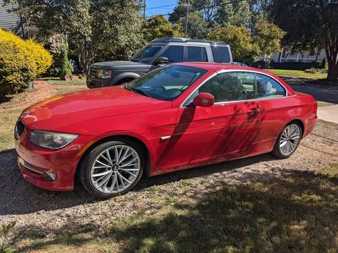 Used 2011 BMW 335i Convertible image 1