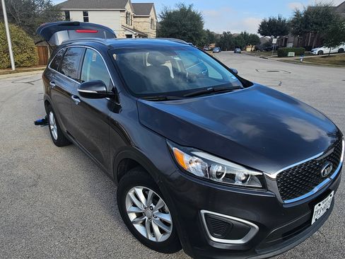 Used 2016 Kia Sorento LX w/ LX Convenience Package image 18