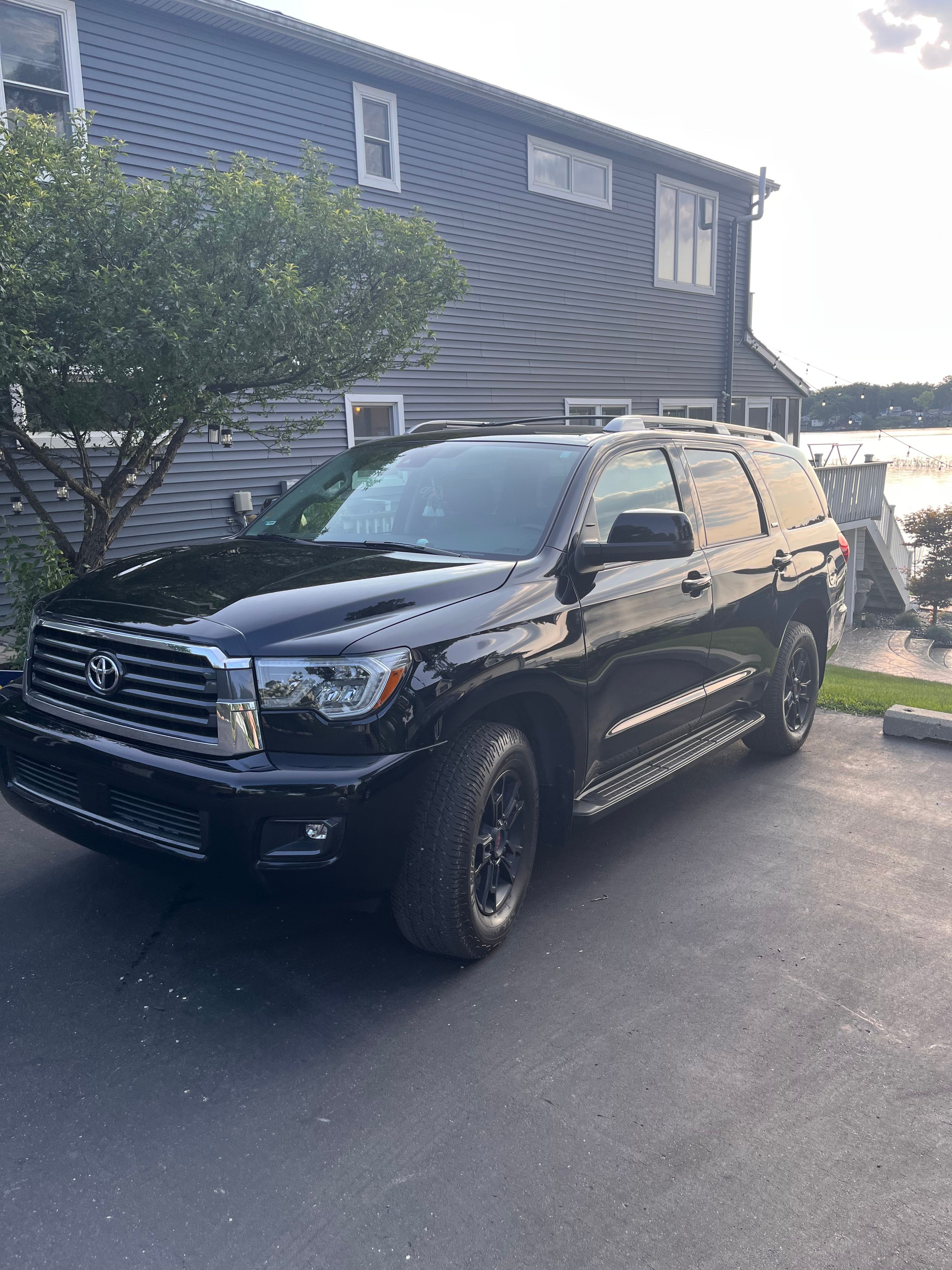Used 2021 Toyota Sequoia SR5 w/ Premium Package AWD/4WD image 1