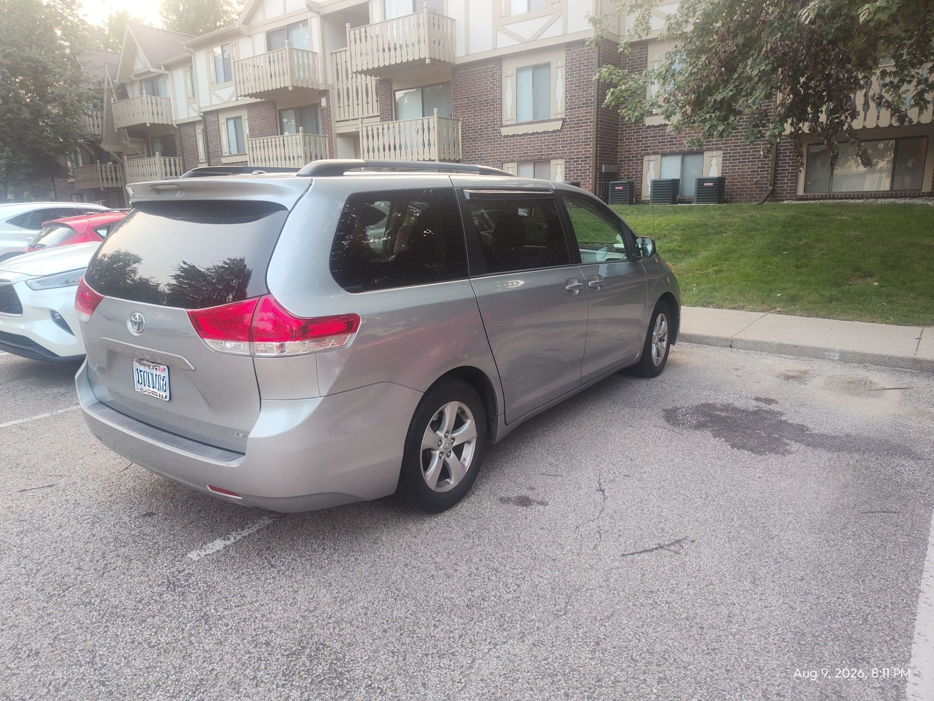 Used 2014 Toyota Sienna LE FWD image 1