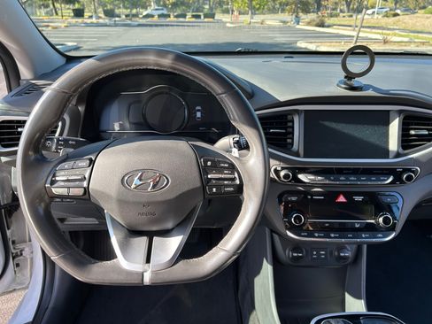 Used 2019 Hyundai Ioniq Limited image 20
