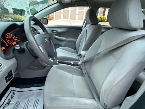 Used 2010 Toyota Corolla LE image 2