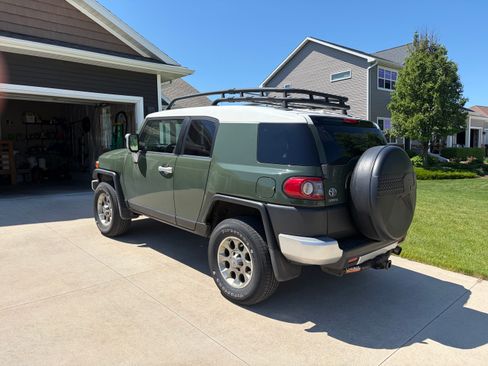Used 2013 Toyota FJ Cruiser 4WD w/ Convenience Pkg image 6