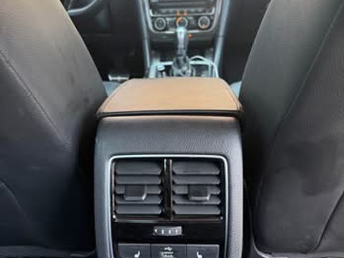 Used 2018 Volkswagen Passat 2.0T SEL Premium image 13