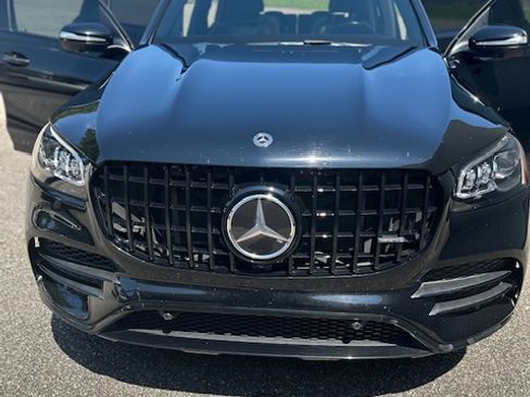 Used 2021 Mercedes-Benz GLS 580 4MATIC image 2