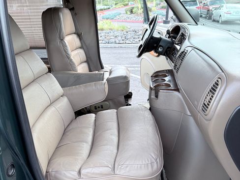 Used 2002 Dodge B1500 image 17