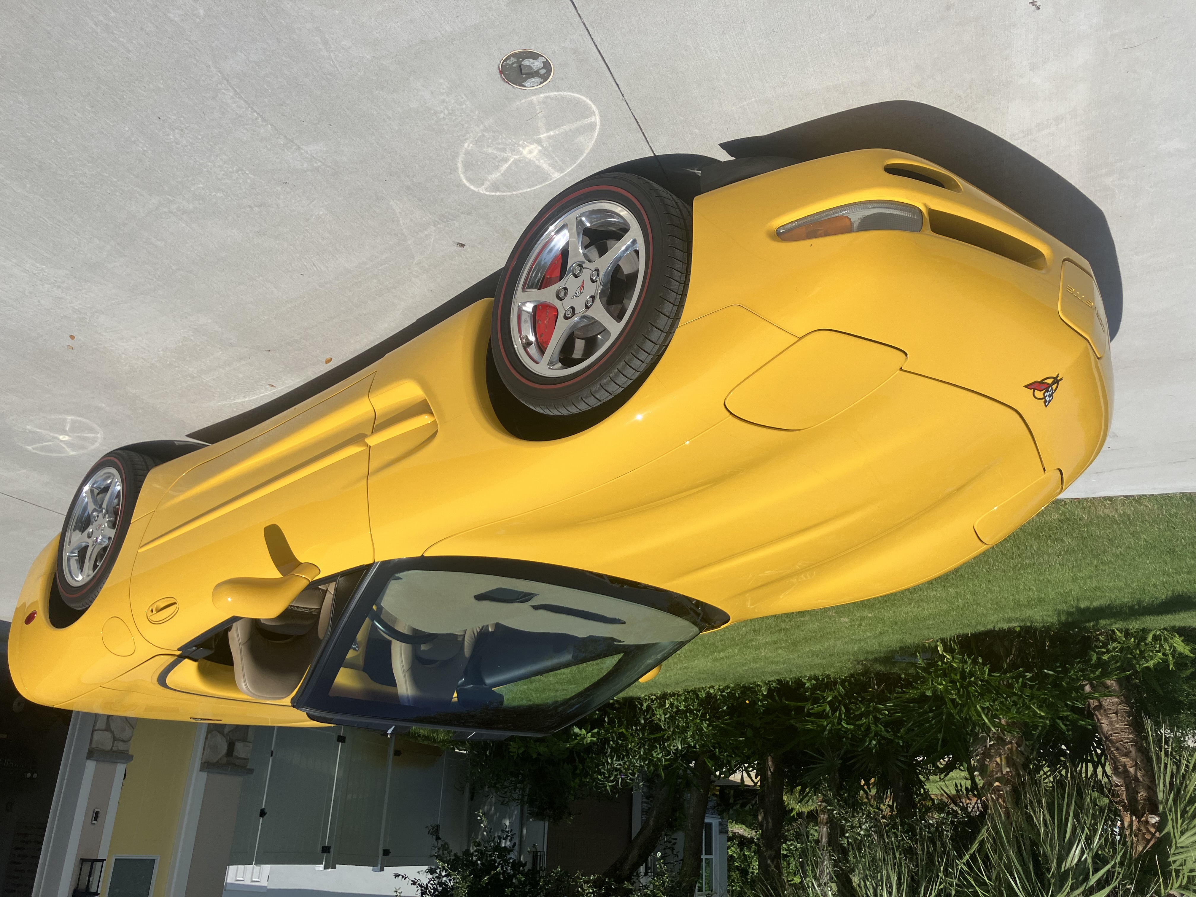 Used 2001 Chevrolet Corvette Convertible w/ Preferred Equipment Group2 RWD image 2