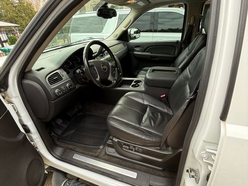 Used 2008 Chevrolet Suburban LT image 5