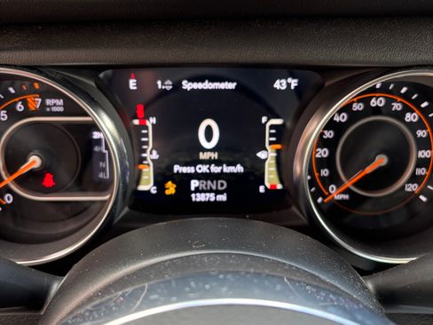 Used 2021 Jeep Wrangler Unlimited Sahara image 5