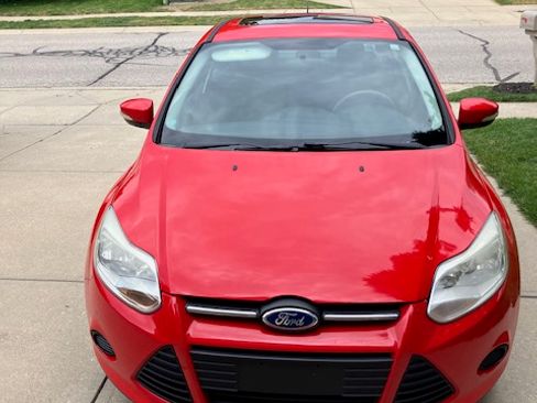 Used 2013 Ford Focus SE FWD image 2