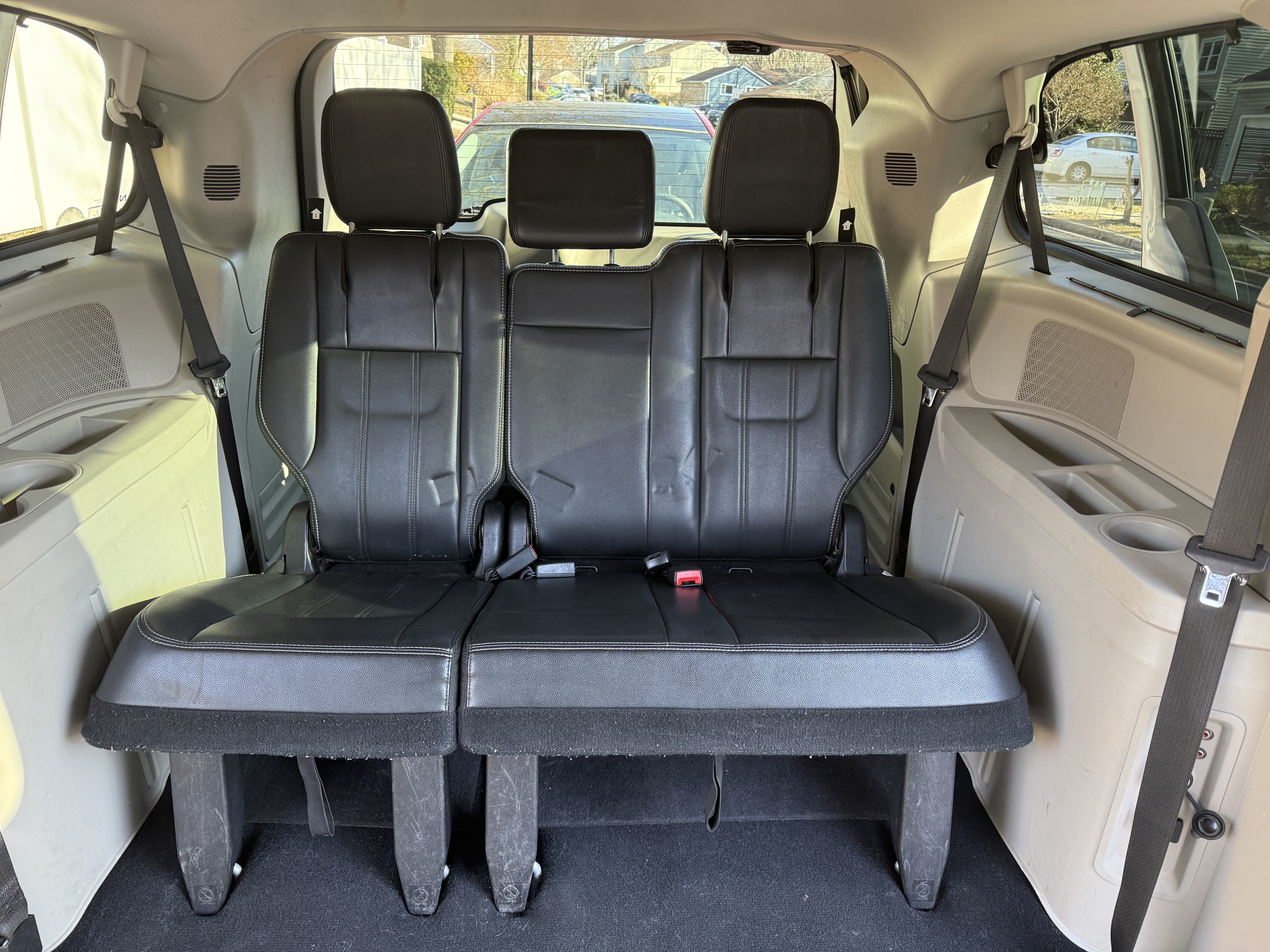 Used 2011 Chrysler Town & Country Touring-L w/ Entertainment Group #2 FWD image 21