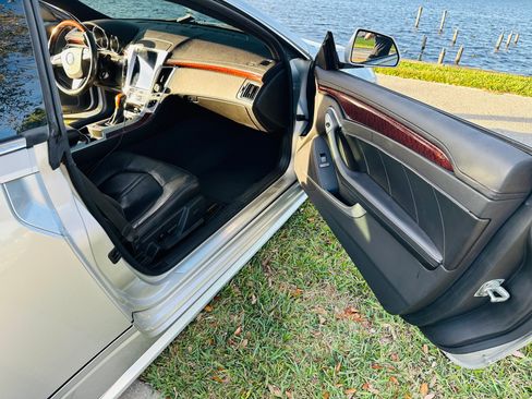 Used 2011 Cadillac CTS Premium image 5