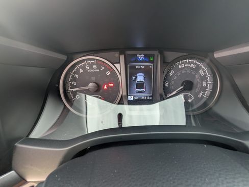 Used 2022 Toyota Tacoma TRD Off-Road AWD/4WD image 12