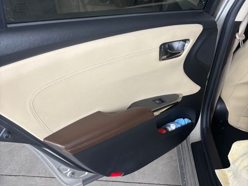 Used 2016 Toyota Avalon XLE Plus image 11