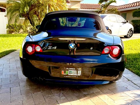 Used 2005 BMW Z4 2.5i RWD image 4