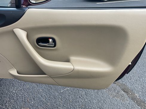 Used 2000 MAZDA MX-5 Miata image 21