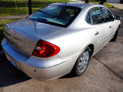 Used 2008 Buick LaCrosse CXL w/ Driver Confidence Package image 4