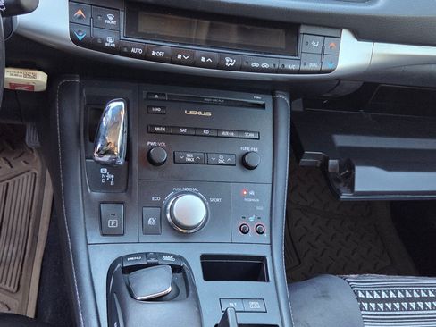 Used 2012 Lexus CT 200h image 10
