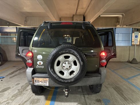 Used 2007 Jeep Liberty Sport image 4