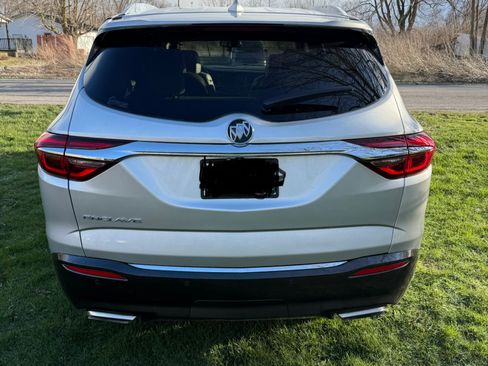 Used 2020 Buick Enclave Essence image 1