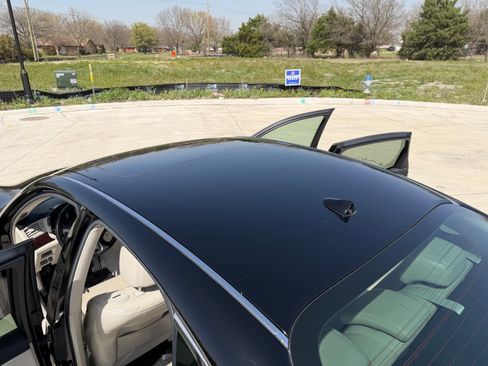 Used 2011 INFINITI M56 w/ Sport Pkg RWD image 4