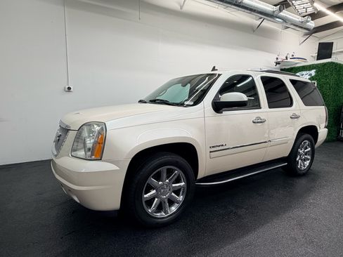Used 2014 GMC Yukon Denali image 1