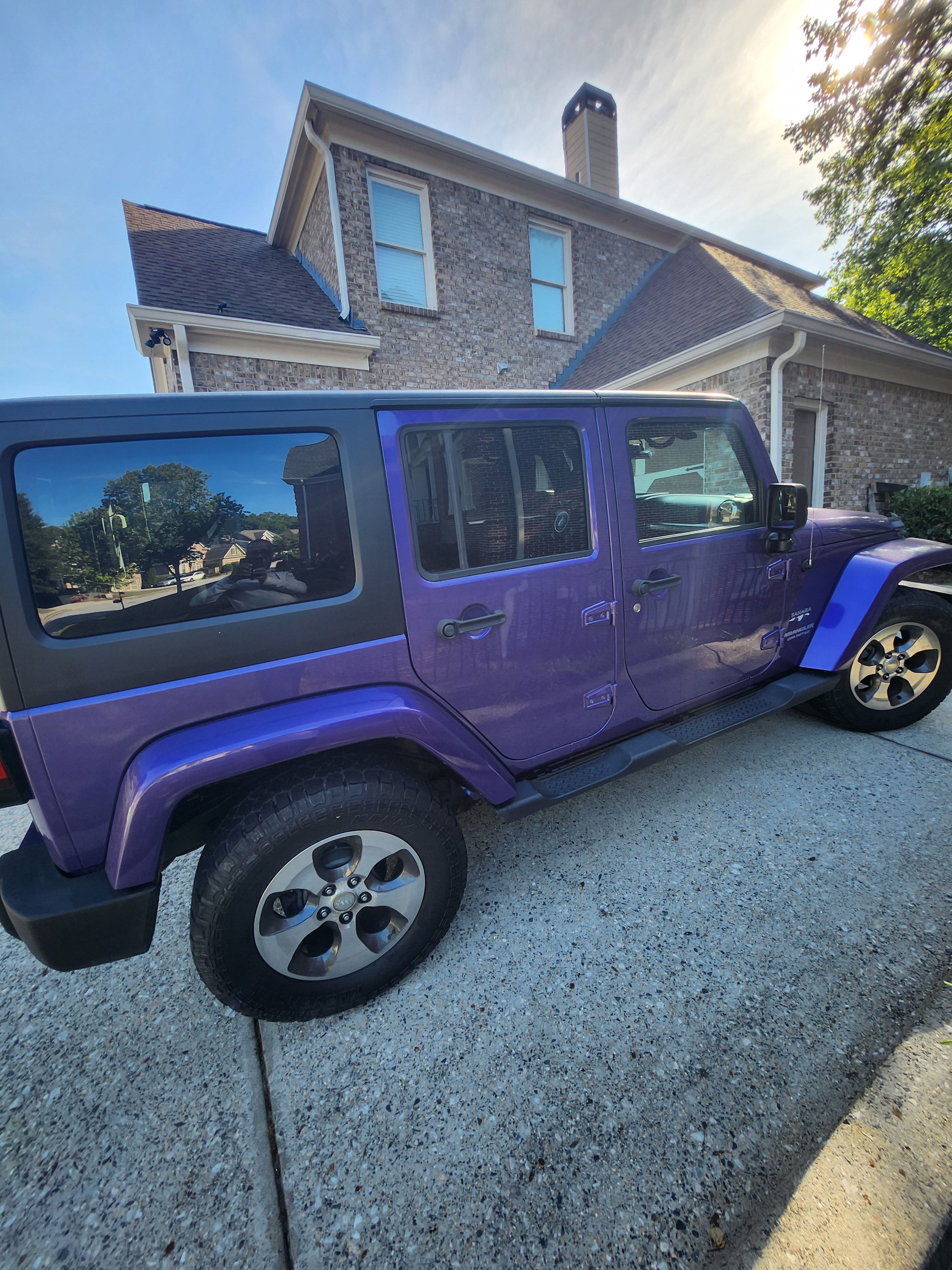 Used 2017 Jeep Wrangler Unlimited Sahara w/ Connectivity Group AWD/4WD image 5