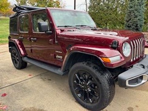 Used 2021 Jeep Wrangler Unlimited Sahara w/ Cold Weather Group image 12