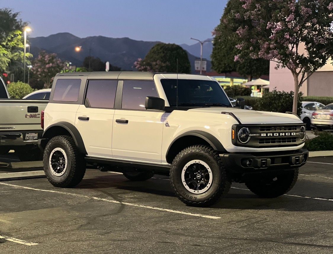 Used 2024 Ford Bronco Black Diamond w/ Sasquatch Package AWD/4WD image 2