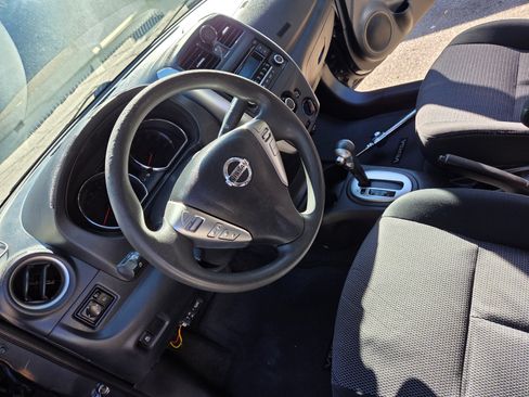 Used 2016 Nissan Versa SV image 11