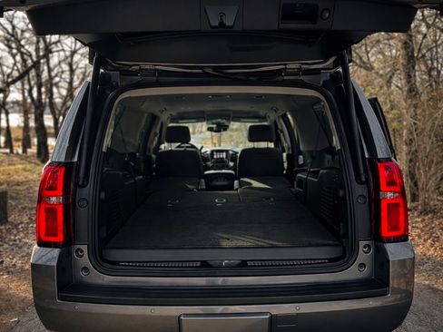 Used 2020 Chevrolet Suburban LT w/ Luxury Package image 9