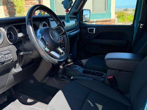 Used 2020 Jeep Wrangler Unlimited Sahara w/ Safety Group AWD/4WD image 8