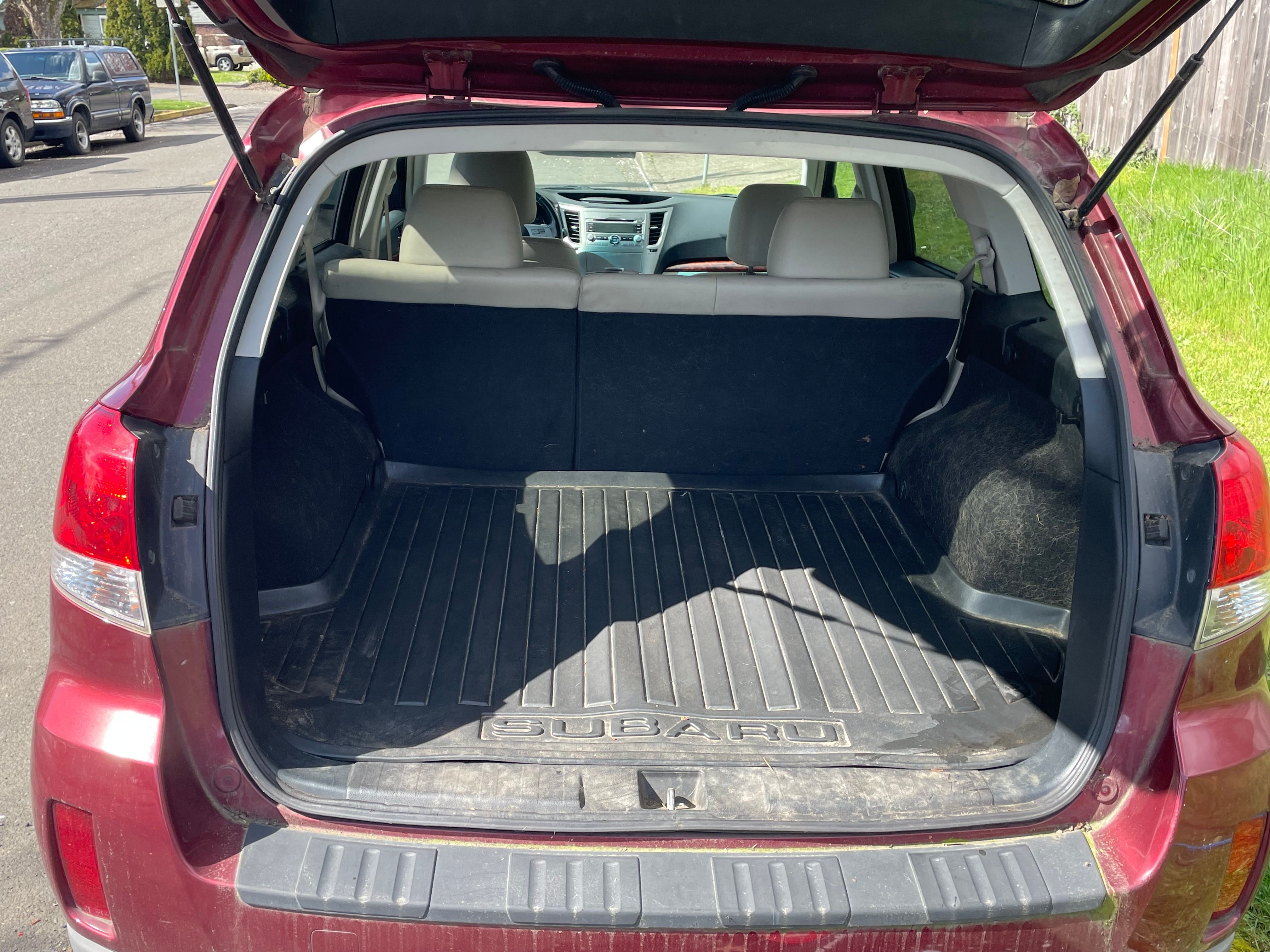 Used 2011 Subaru Outback 2.5i Limited w/ PWR Moonroof Pkg AWD/4WD image 6