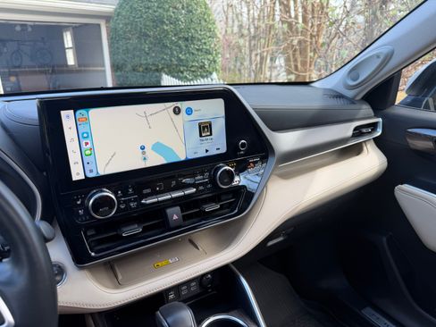 Used 2023 Toyota Highlander Limited image 8