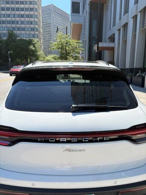 Used 2022 Porsche Macan AWD/4WD image 29