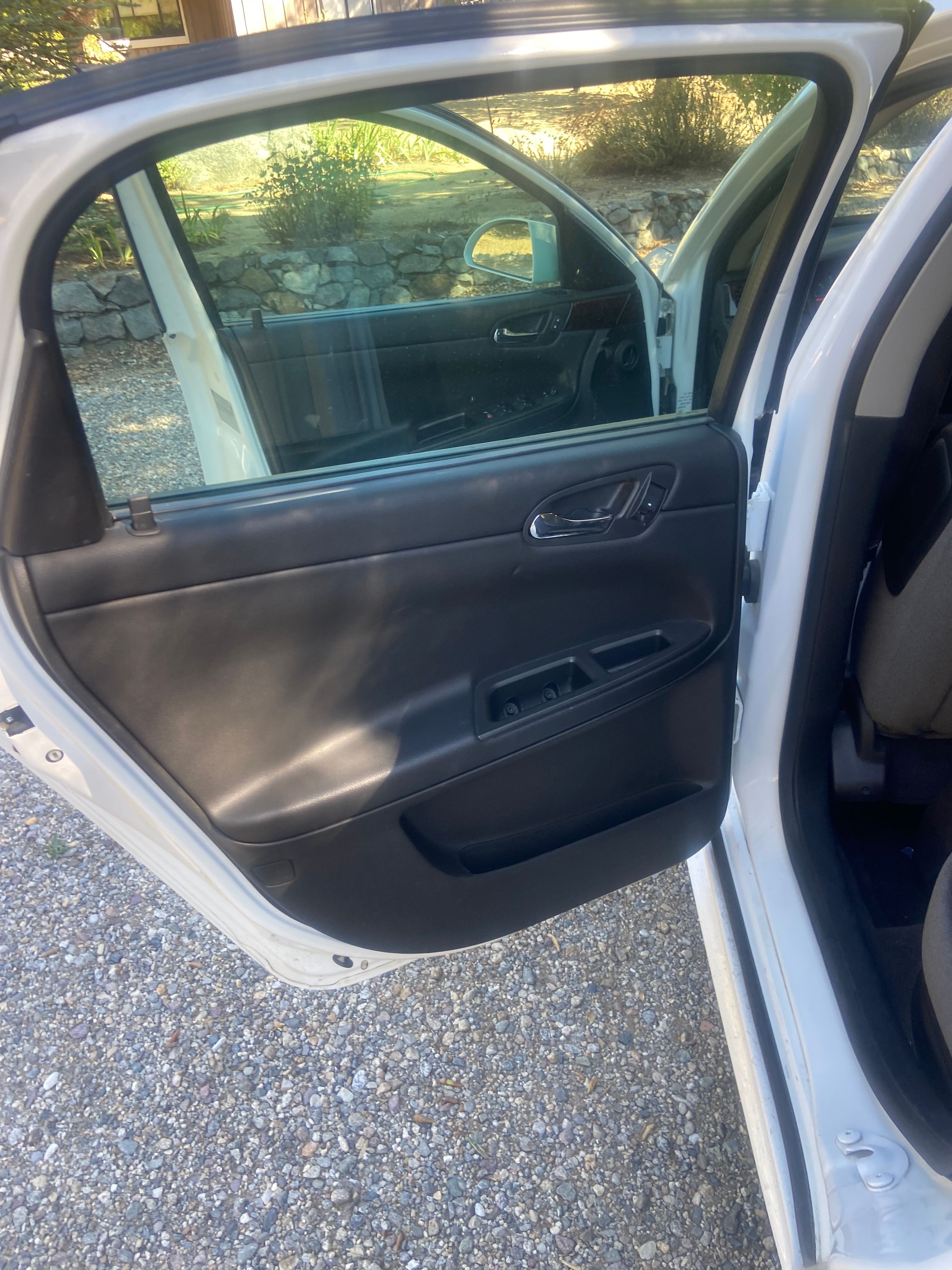 Used 2015 Chevrolet Impala LT w/ LT Sunroof Package FWD image 10