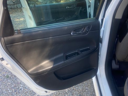 Used 2015 Chevrolet Impala LT w/ LT Sunroof Package image 10