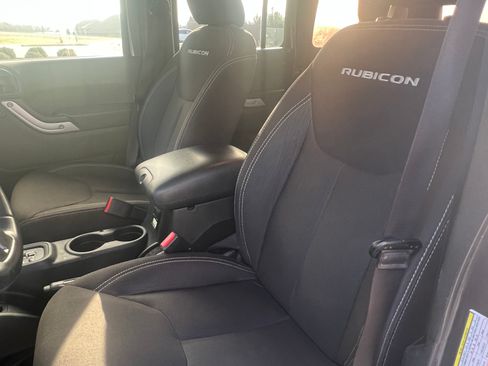 Used 2017 Jeep Wrangler Unlimited Rubicon w/ Connectivity Group AWD/4WD image 10