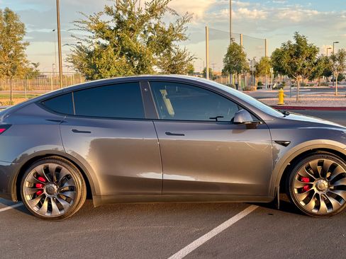 Used 2022 Tesla Model Y Performance AWD/4WD image 1