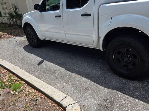Used 2011 Nissan Frontier S RWD image 1