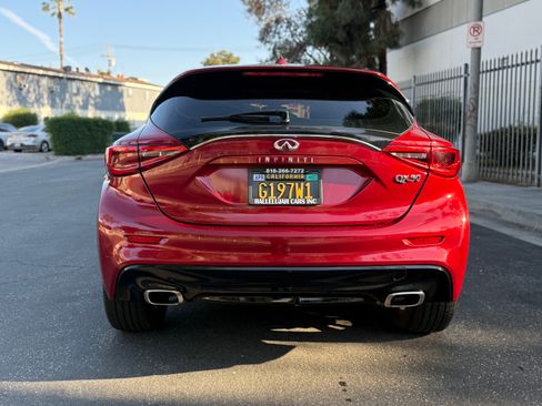 Used 2018 INFINITI QX30 image 11