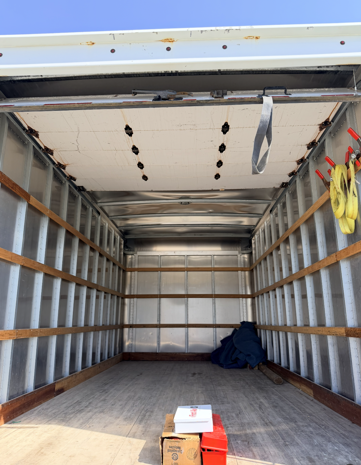 Used 2019 Freightliner Sprinter 170 RWD image 2