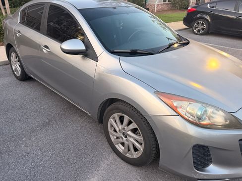 Used 2013 MAZDA MAZDA3 i Touring FWD image 2