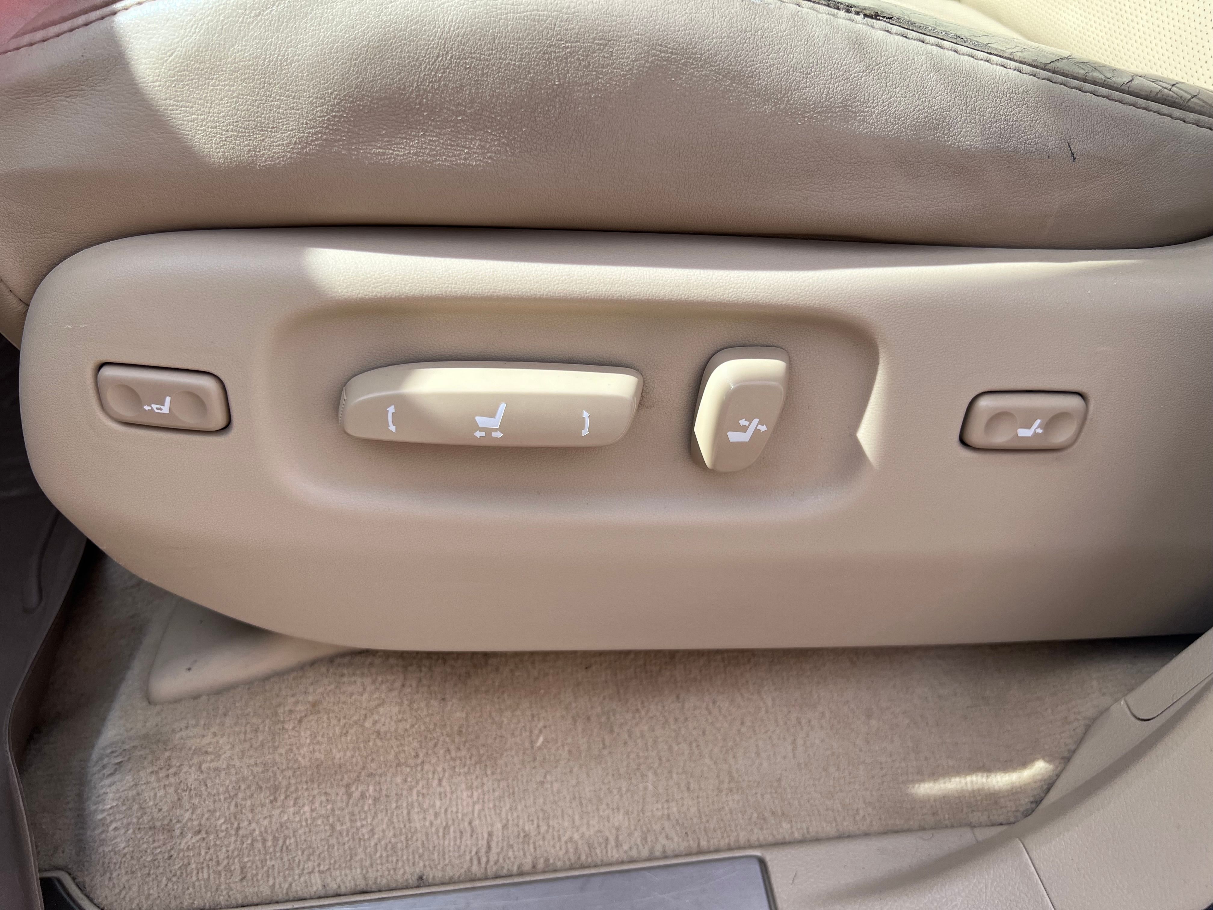 Used 2010 Lexus LX 570 4WD image 28