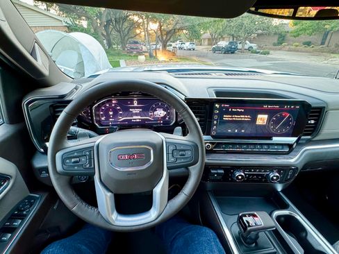 Used 2024 GMC Sierra 1500 SLT image 12