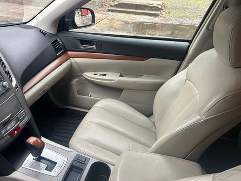 Used 2014 Subaru Outback 2.5i Limited w/ Moonroof Package AWD/4WD image 9