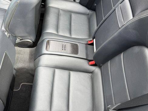 Used 2011 Mercedes-Benz E 550 Cabriolet image 25