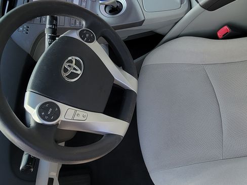 Used 2013 Toyota Prius Two image 17