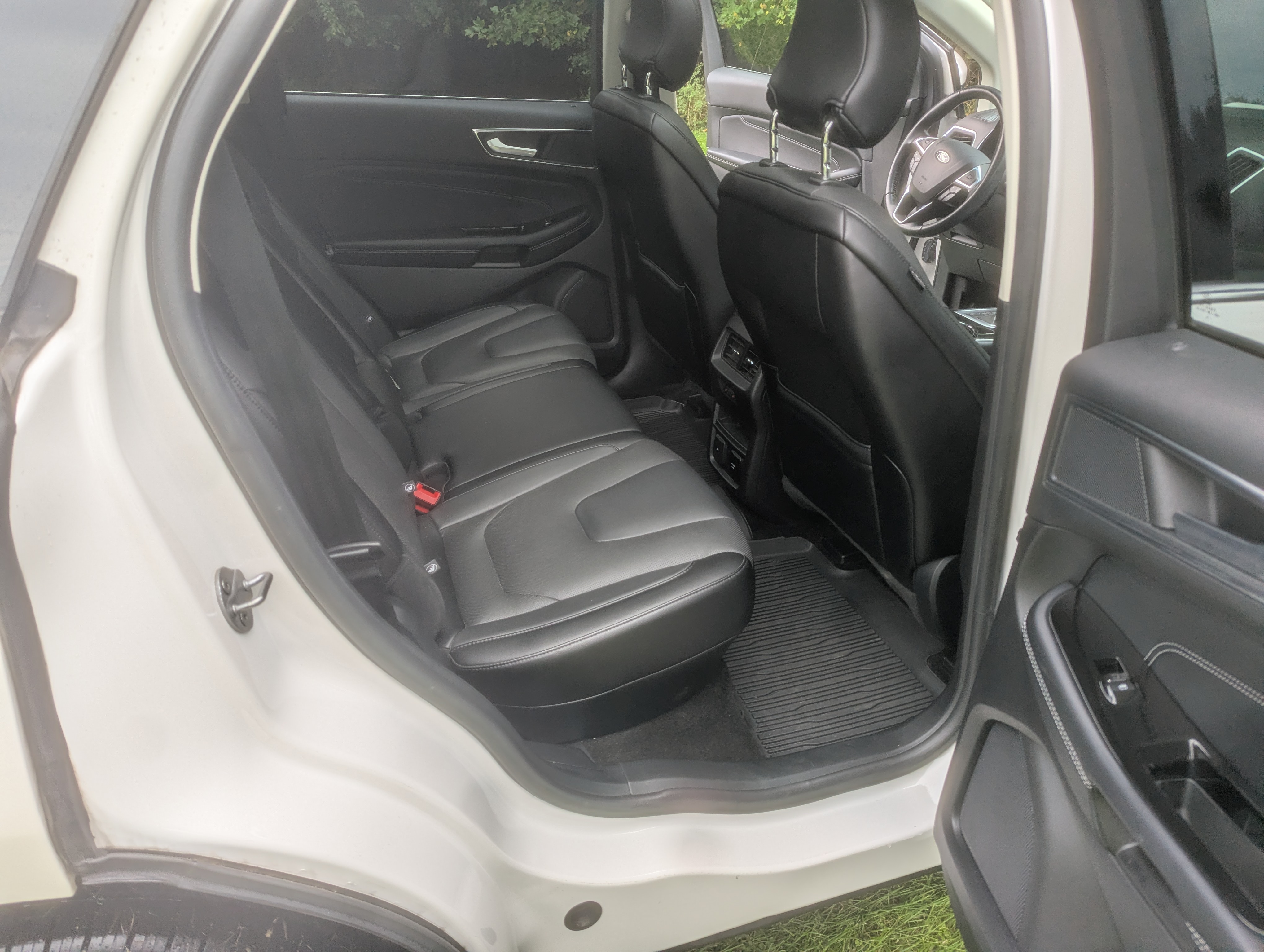 Used 2018 Ford Edge Titanium w/ Equipment Group 301A AWD/4WD image 12