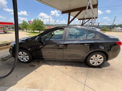 Used 2016 Chevrolet Cruze LS FWD image 4